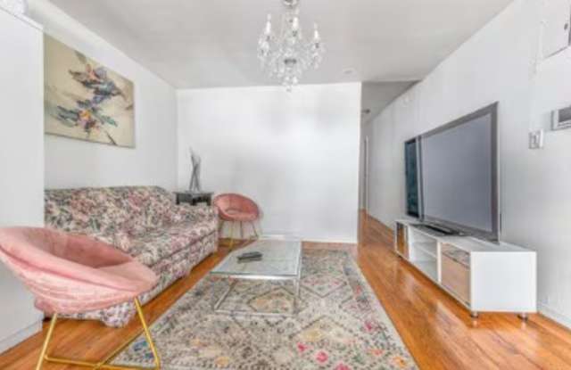 Photo of 605 2nd Ave