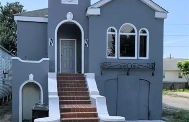 Photo of 2224 FRANKLIN Avenue