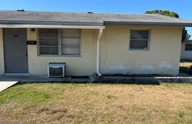 $500 off move in special 2 bedroom 1 bath Duplex