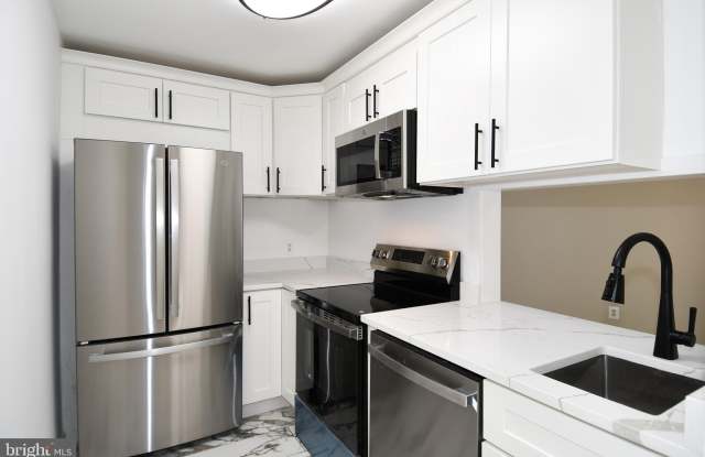 113 FAYETTE Street N unit: 3