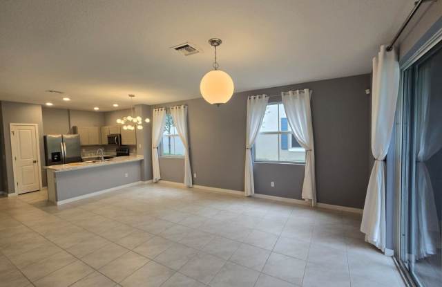 Bright and Easy-Living Home in Riviera Beach