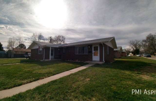 1527 Easter Ct