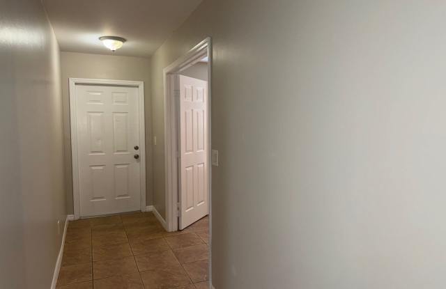 Experience this Cape Coral 3 bedroom 2 bath corner duplex with 1 car garage and screened in lanai.