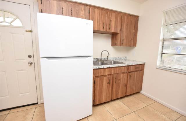 2907 S LINCOLN AVENUE