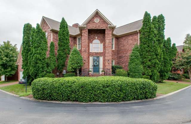 Beautiful Green Hills Home Minutes To Green Hills  Downtown Nashville! - 906 Huntington Circle, Nashville, TN 37215