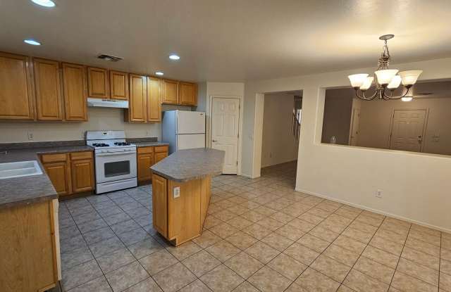 Beautiful 3 Bed 2 Bath Riverhaven - 2 story home!