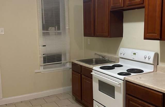 Three Bedroom One Bathroom Ready For ASAP Move In