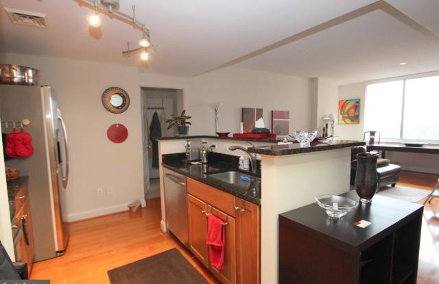 1020 N HIGHLAND STREET