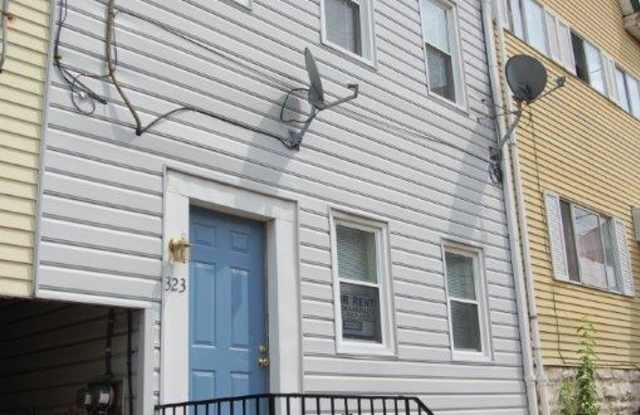 323 38th St
