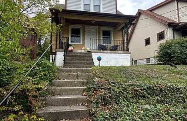 2 Bedroom House Available Next to UC Campus