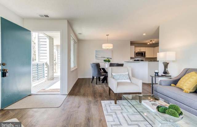 11707-D SUMMERCHASE Circle