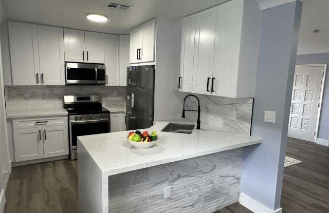 814 SW 12TH Place