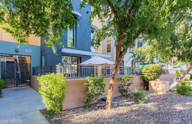 706 E WASHINGTON Street unit: 124