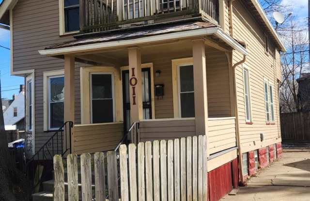 Photo of Charming 3-Bedroom Property in Prime Location