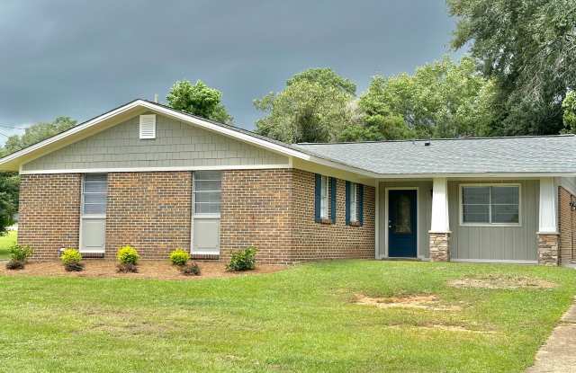 Photo of Newly renovated, 1 block from Troy U campus