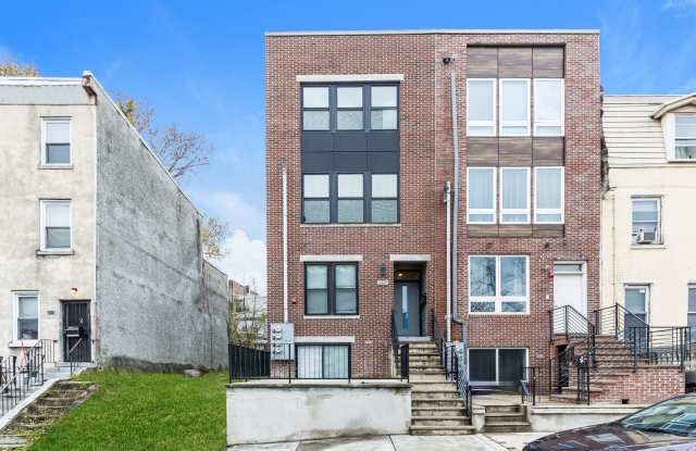 Photo of 2218 N Franklin unit C