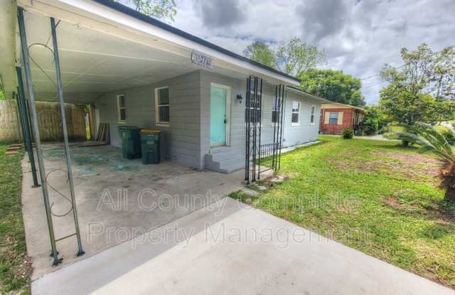 3919 Skycrest Dr