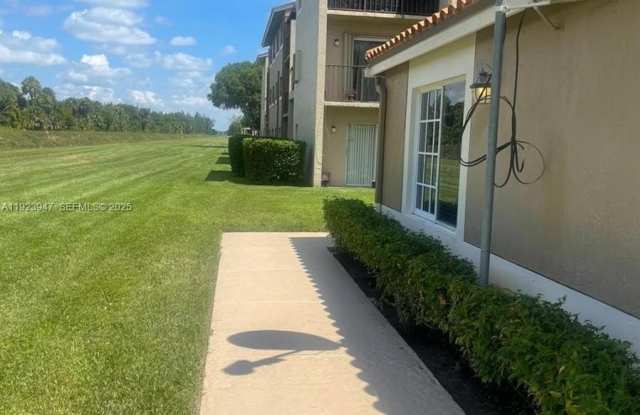 1089 N Benoist Farms Rd