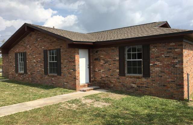 Efficient 2 Bed/1 Bath Duplex Unit in Springfield w/Easy Access to Tyndall AFB!