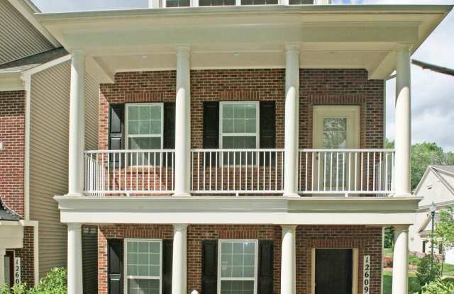 Photo of Large carriage house Semi-Detached End Unit Townhome, all 3 levels above ground.