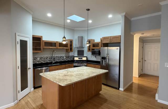 873 Farmington ave #2