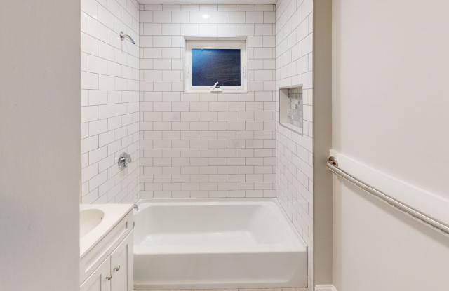 4 bedroom Available NoW!!