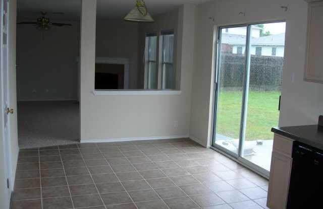 FOR LEASE - 1307 Presidio Dr