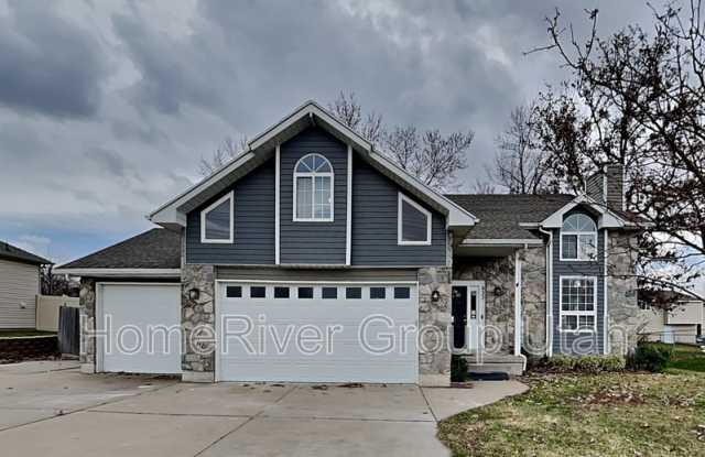 433 W Chase Ln