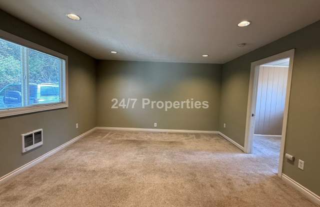 Cozy 1 BD | 1 BA Apartment - Molalla