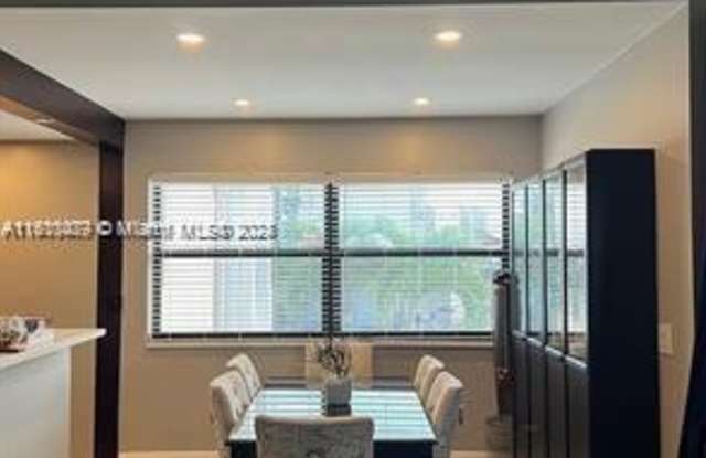 10211 Fontainebleau Blvd