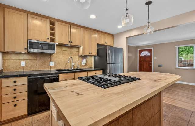Beautiful Cherry Creek Condo