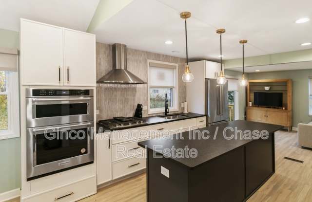 635 East Prairie Avenue