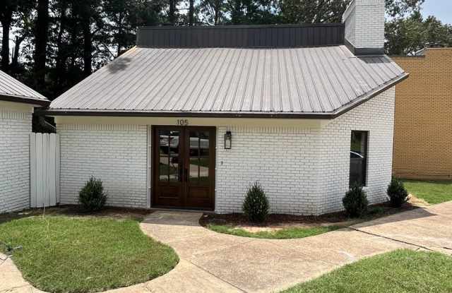 3 Bed 3 Bath Condo Located in Golf Club Gated Community