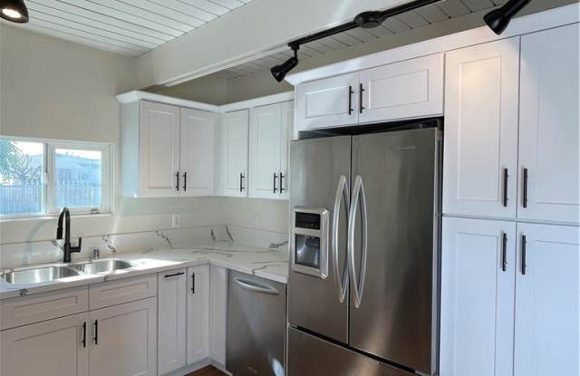 11571 Archwood Street