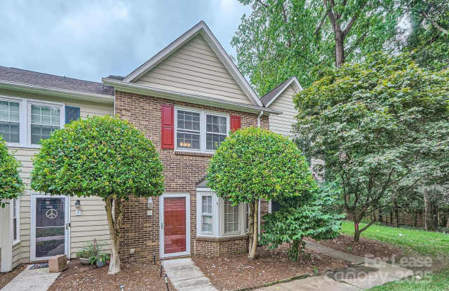 8221 Pineville Matthews Road unit: G