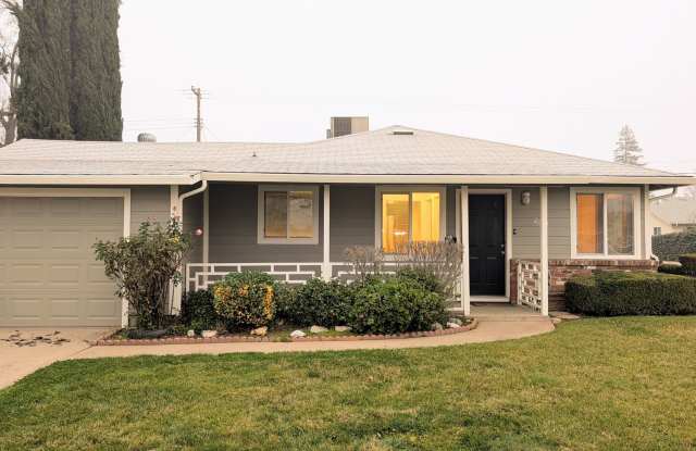 Photo of GREAT LOOKING 2BD / 1BTH DUPLEX W/ SPACIOUS BACKYARD!