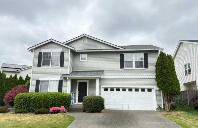 Photo of Move in Ready Luxury 4 Bedroom, 2.5 bath home for rent...