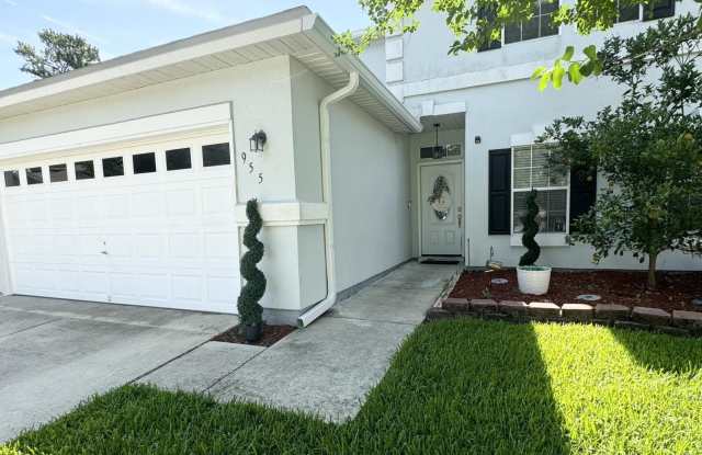 955 CHURCHHILL Lane