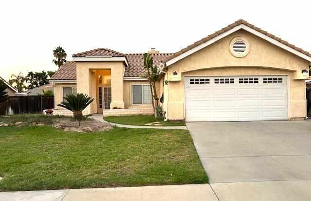 1373 Avenida Roundelay