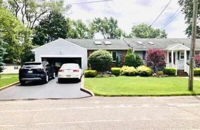 34 Hendrickson Place