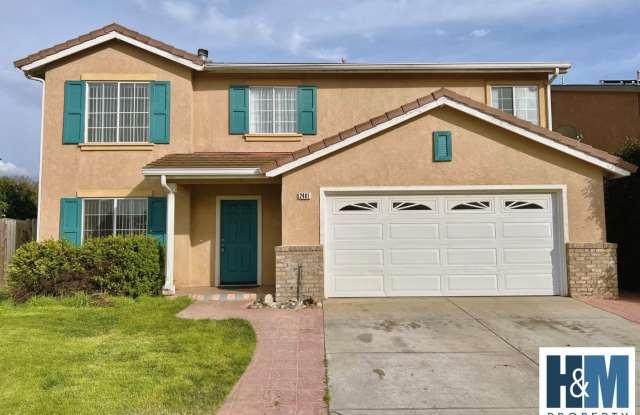 2401 Paradise Circle - 2401 Paradise Circle, Hollister, CA 95023