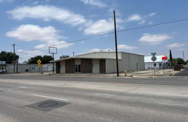 1400 W 2nd St