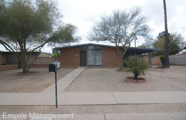 7136 E. Elbow Bay Dr - 7136 East Elbow Bay Drive, Tucson, AZ 85710