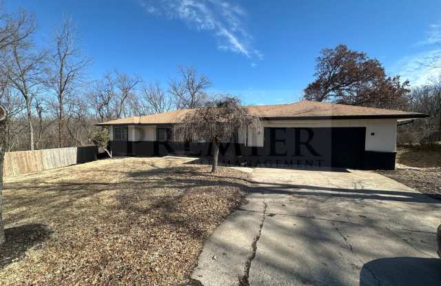 5613 Palmer Ave/KCMO 64129/3 bedroom (Plus Bonus room) 3 Full baths/ Brand New interior/Rent:2200/Deposit:2200