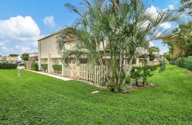 1558 Shaker Circle
