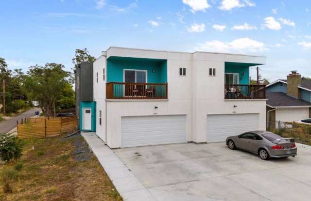 Charming 3BR Duplex in Commerce City