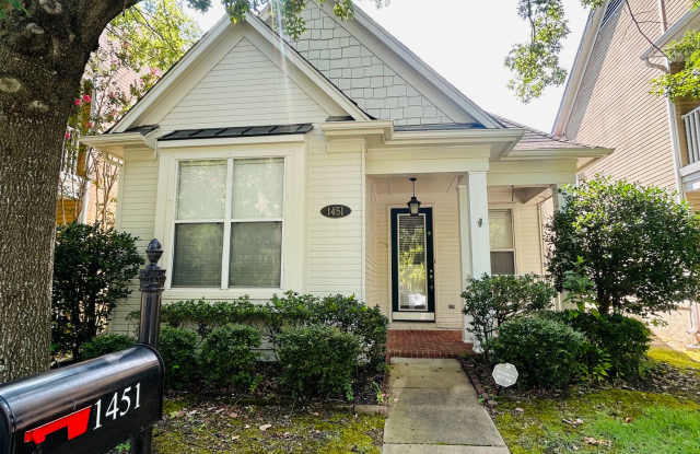 1/2 OFF FIRST FULL MONTH'S RENT! Gorgeous Harbor Island home! Includes all major appliances! Master bedroom down! Pets are owners approval, fees apply.