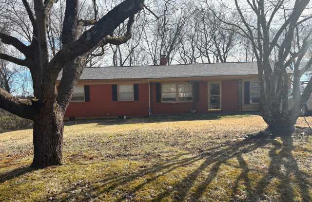 Photo of Cozy 4BR One Level Home with Extra Storage and Covered Deck in Knoxville