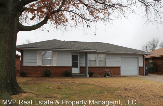 208 E. Kerr Dr - 208 East Kerr Drive, Midwest City, OK 73110