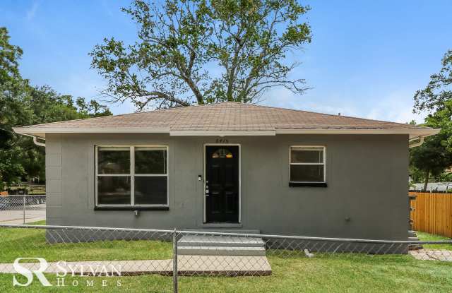 8415 N 10th St - 8415 North 10th Street, Tampa, FL 33604